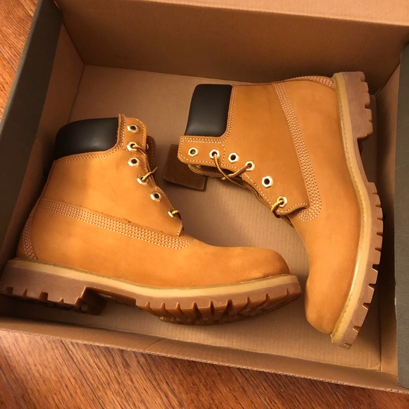 classic timberland boots - Picture 2 of 3